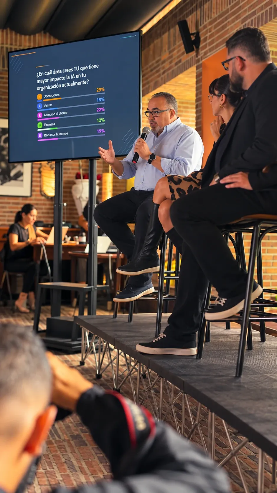 Carlos Alberto Dorta participando en un panel sobre el impacto de la IA en las organizaciones